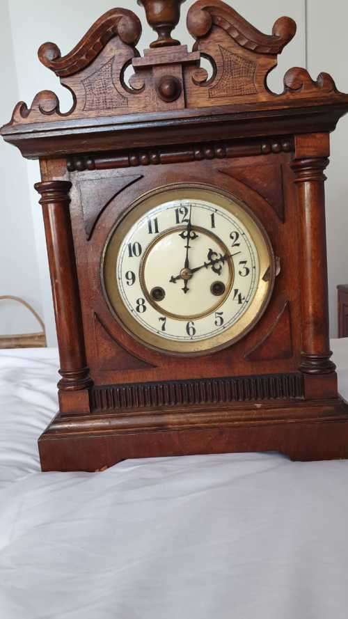 Antique  Wooden Mantel Clock Junghans B11 Working